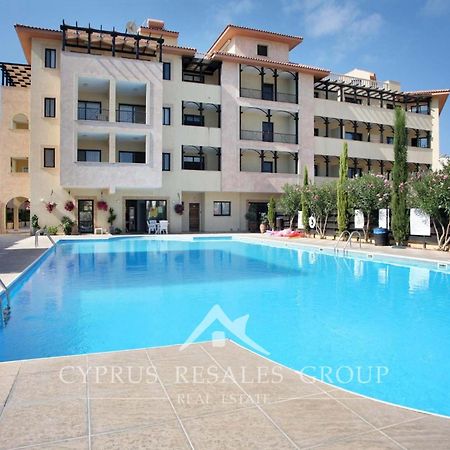 Pool Side 2 Bedroom Queens Gardens Complex Пафос Екстер'єр фото