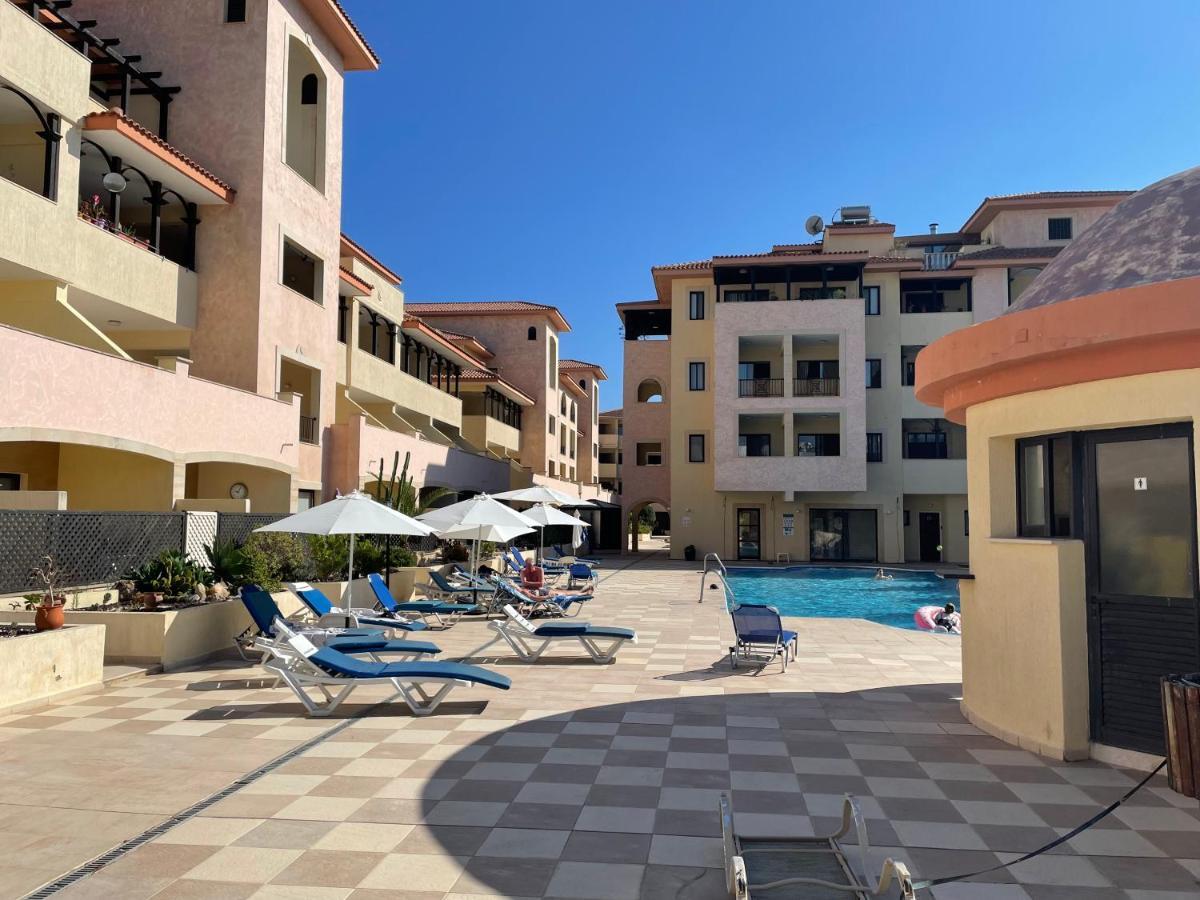 Pool Side 2 Bedroom Queens Gardens Complex Пафос Екстер'єр фото