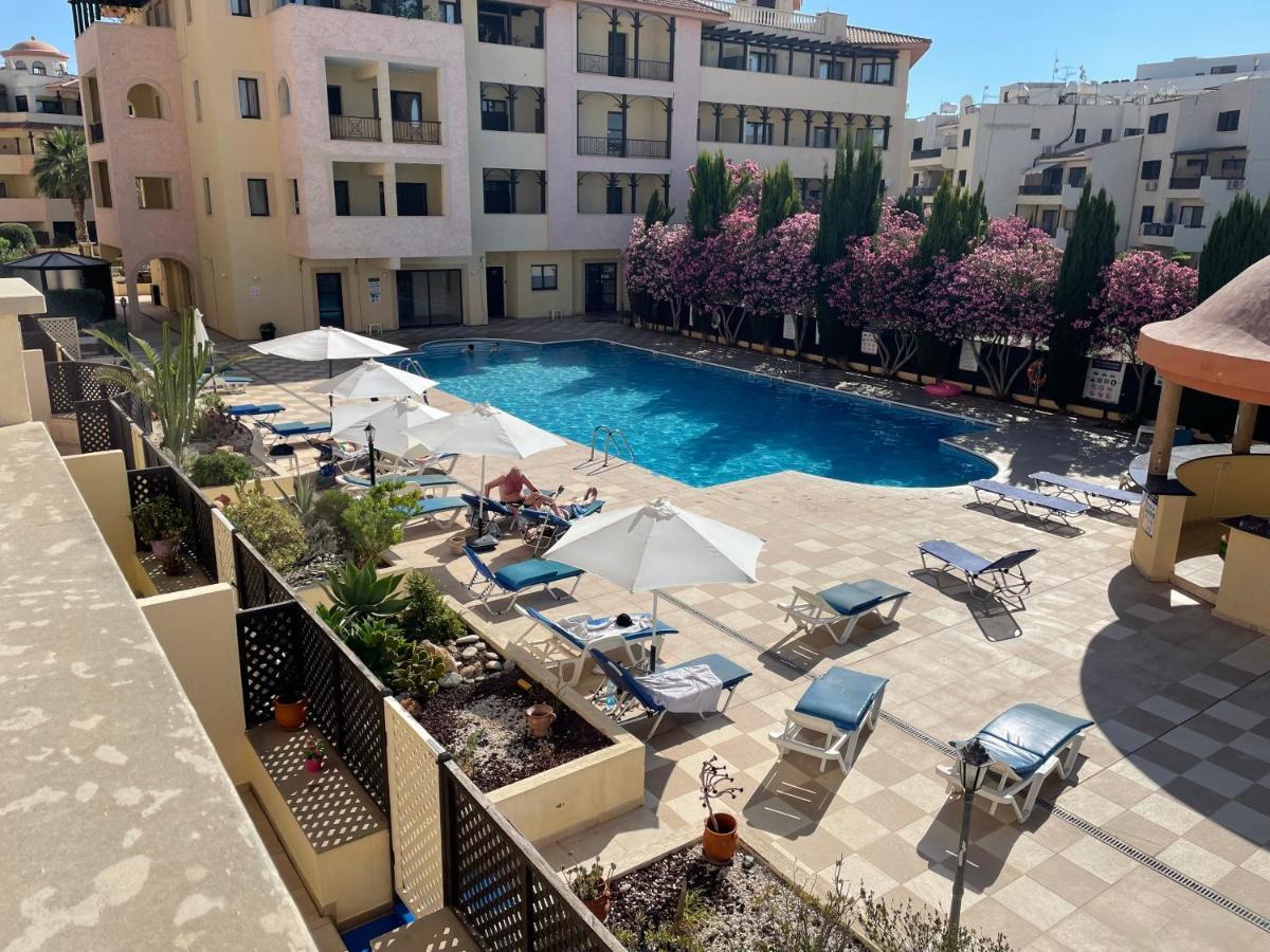 Pool Side 2 Bedroom Queens Gardens Complex Пафос Екстер'єр фото